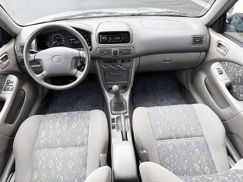 Gebraucht Toyota Corolla Terra 86 PS (63 kW) 1998 Silber Limousine