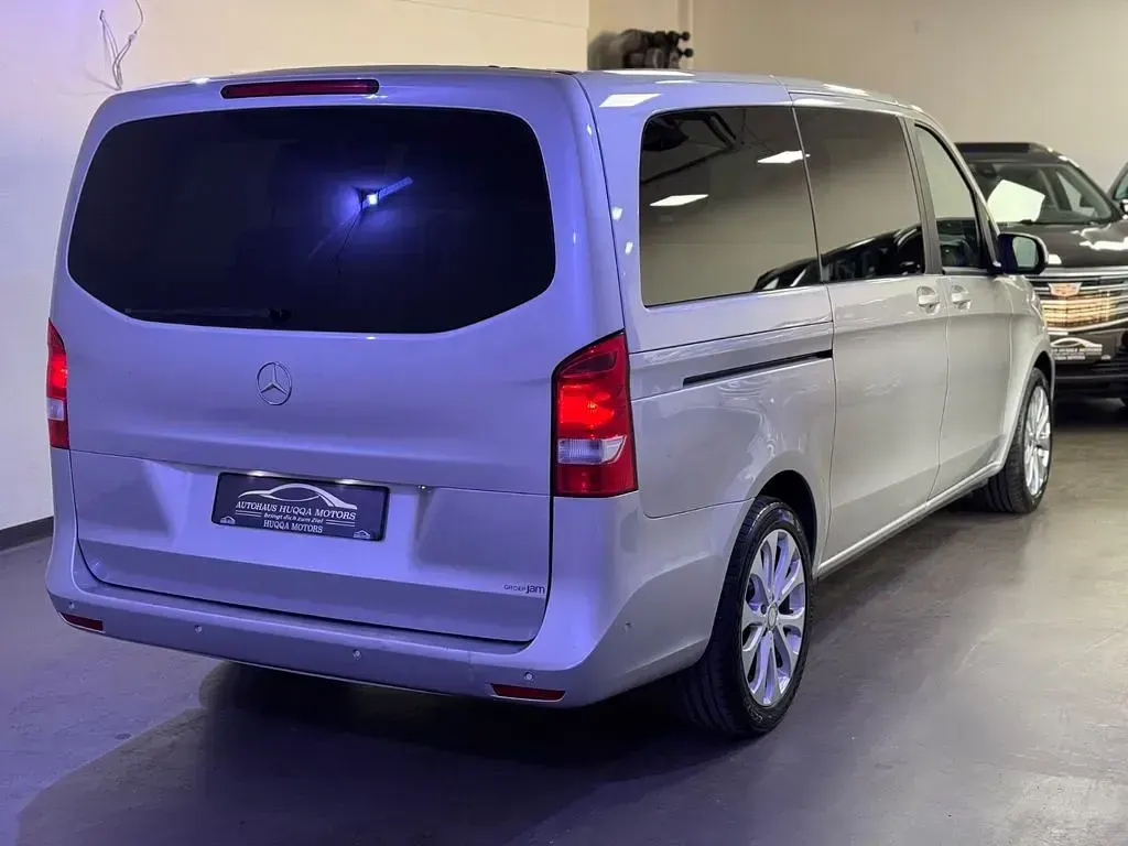 Gebraucht Mercedes V220 163 PS (119 kW) 2019 Silber Van / Kleinbus