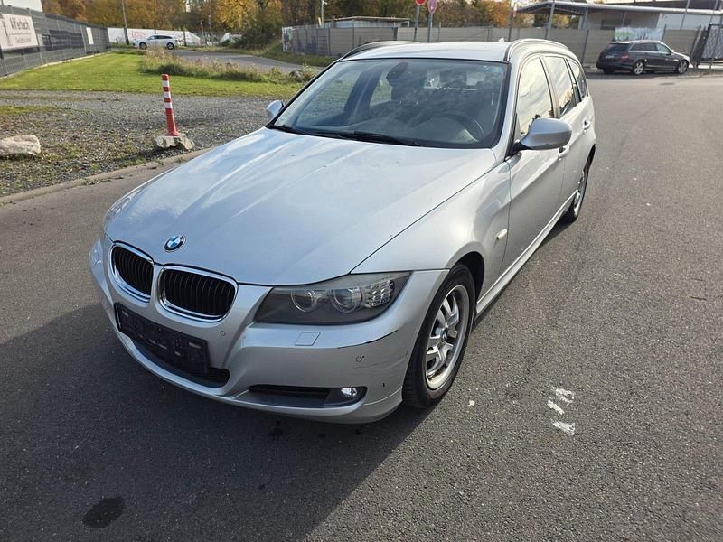 Schwarz Gebraucht 2011 BMW 318 Kombi | 1.980 € (Superpreis) - Bild 1/4