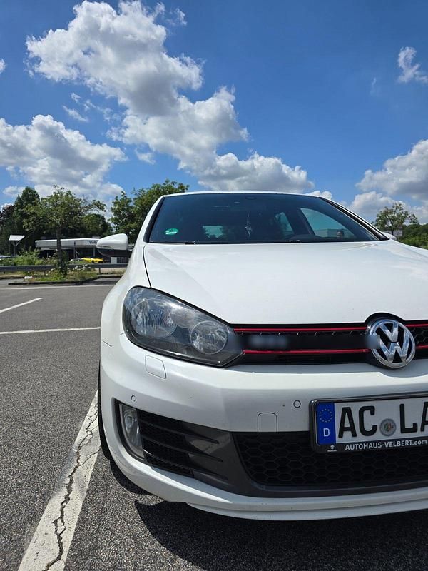 Weiß Gebraucht 2010 VW Golf VI GTI Kleinwagen | 8.800 € (Fairer Preis) - Bild 1/4