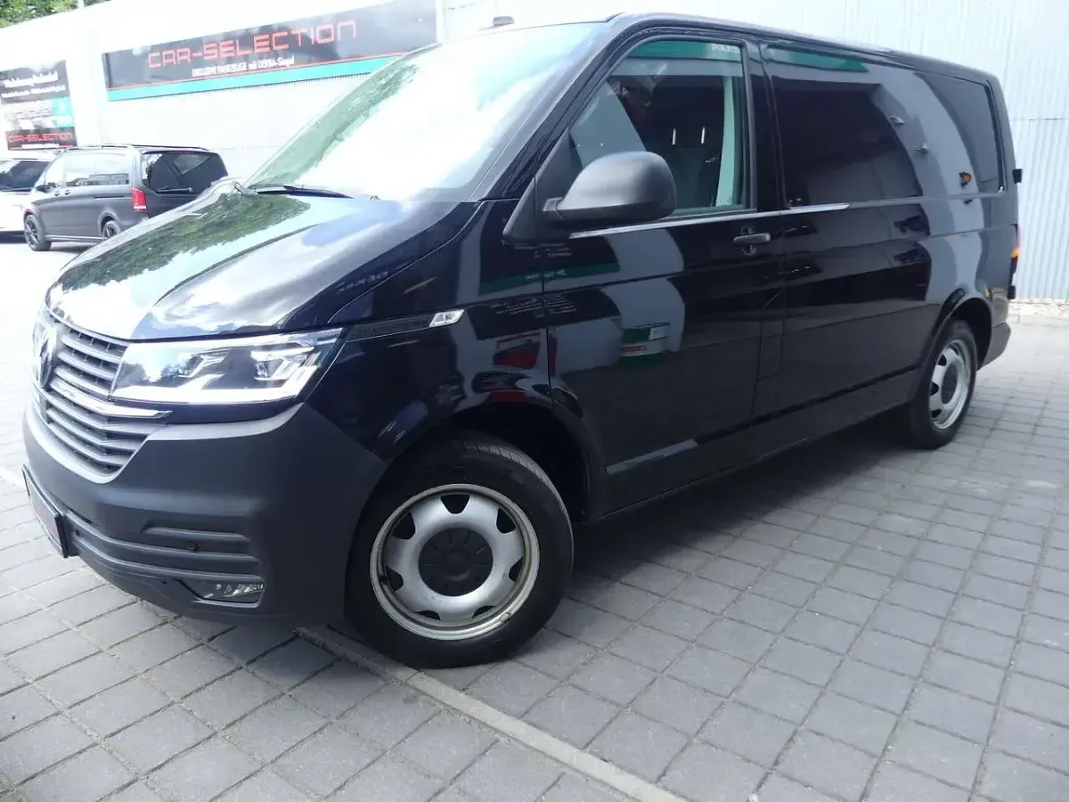Gebraucht VW Transporter 150 PS (110 kW) 2023 Deep black perleffekt Van