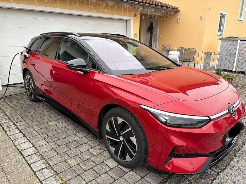 Gebraucht VW ID.7 Pro 210 kW (286 PS) 2025 Rot Kombi