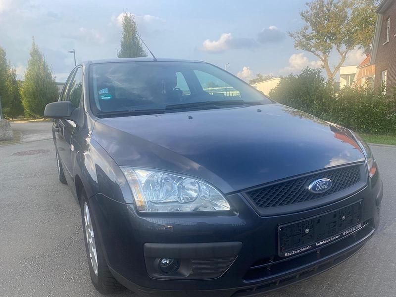 Schwarz Gebraucht 2006 Ford Focus Limousine | 1.600 € (Guter Preis) - Bild 1/4