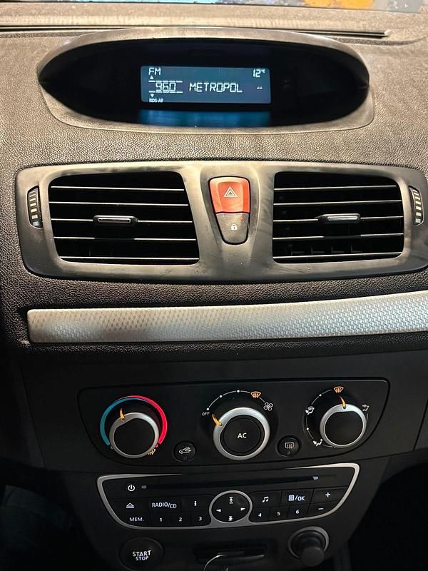 Gebraucht Renault Mégane 131 PS (96 kW) 2010 Grau Limousine