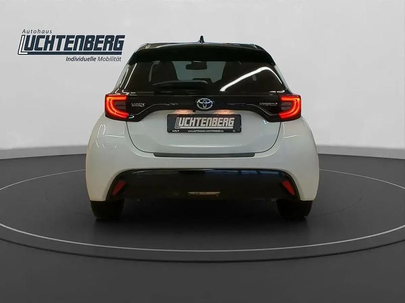 Gebraucht Toyota Yaris Hybrid Style 116 PS (85 kW) 2023 Schwarz Limousine