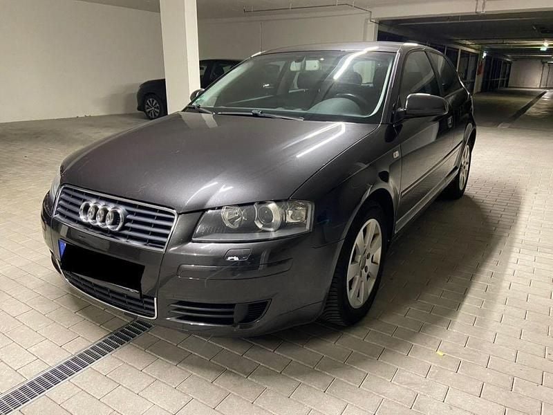 Schwarz Gebraucht 2004 Audi A3 Ambiente Limousine | 1.800 € (Guter Preis) - Bild 1/4
