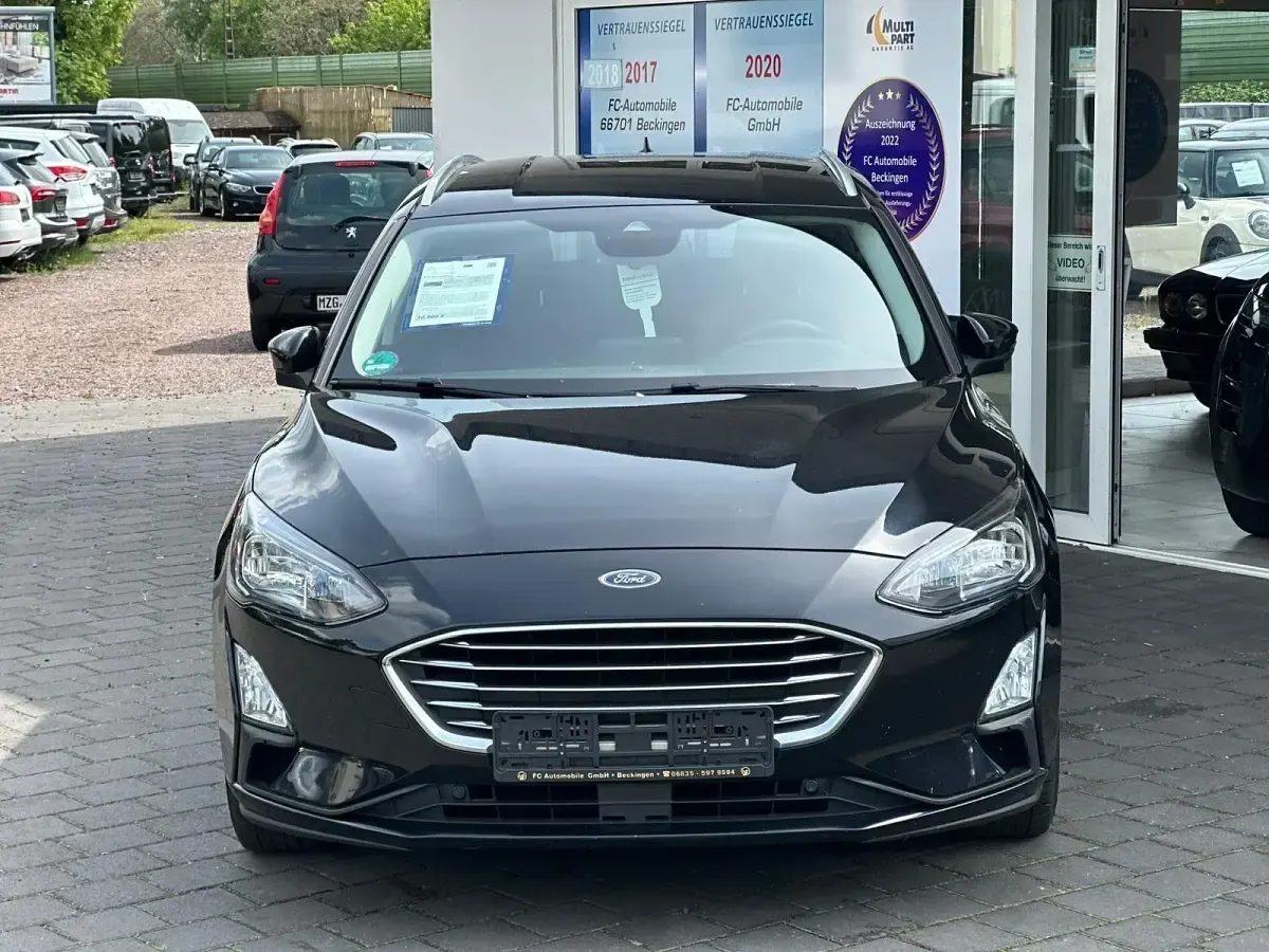 Gebraucht Ford Focus Titanium 120 PS (88 kW) 2020 Schwarz Kombi