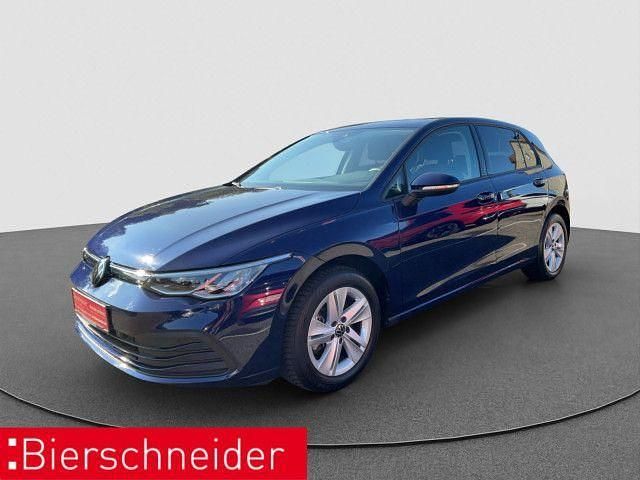 Blau Gebraucht 2023 VW Golf VIII Life Limousine | 24.750 € (Guter Preis) - Bild 1/3