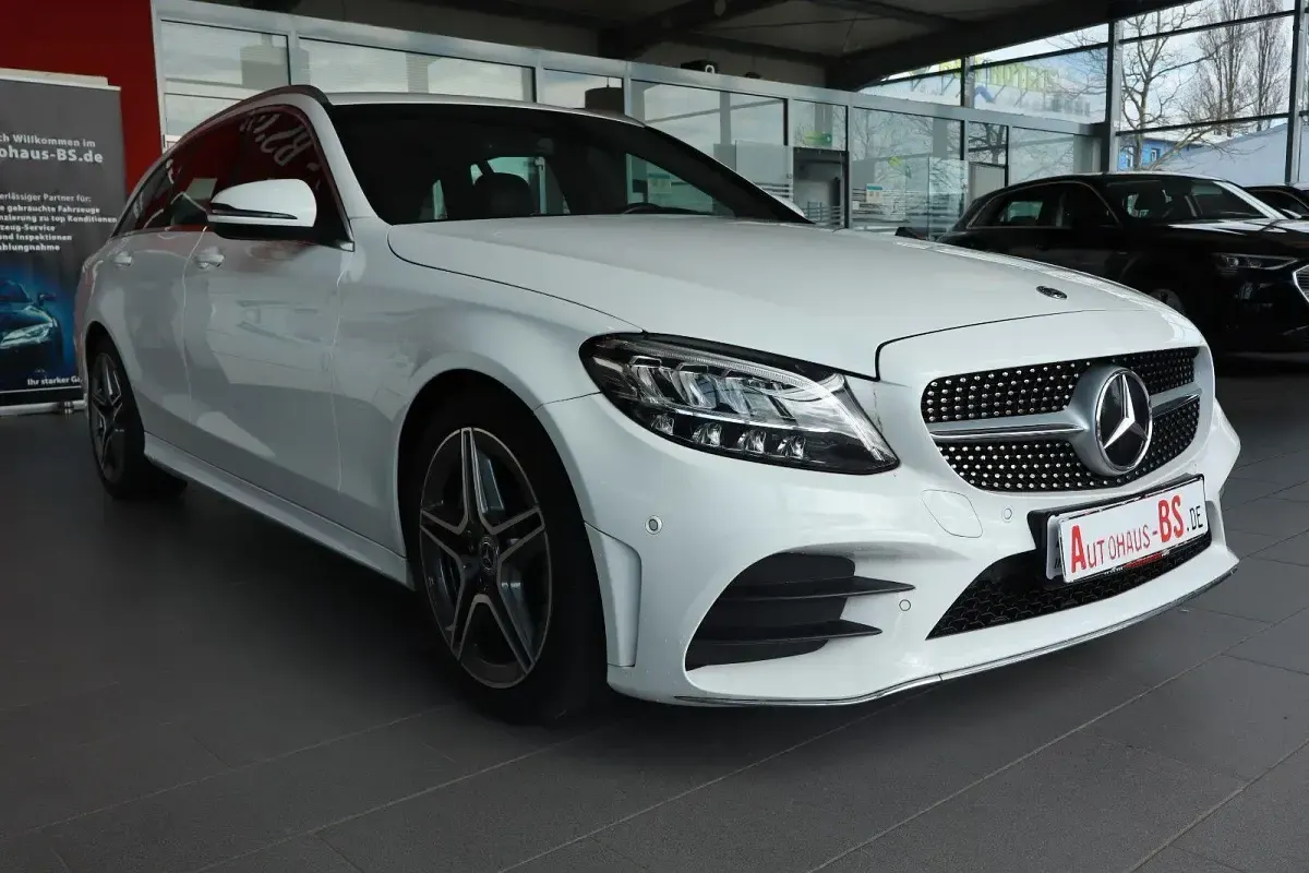 Gebraucht Mercedes C300 AMG line 245 PS (180 kW) 2019 Weiß Kombi