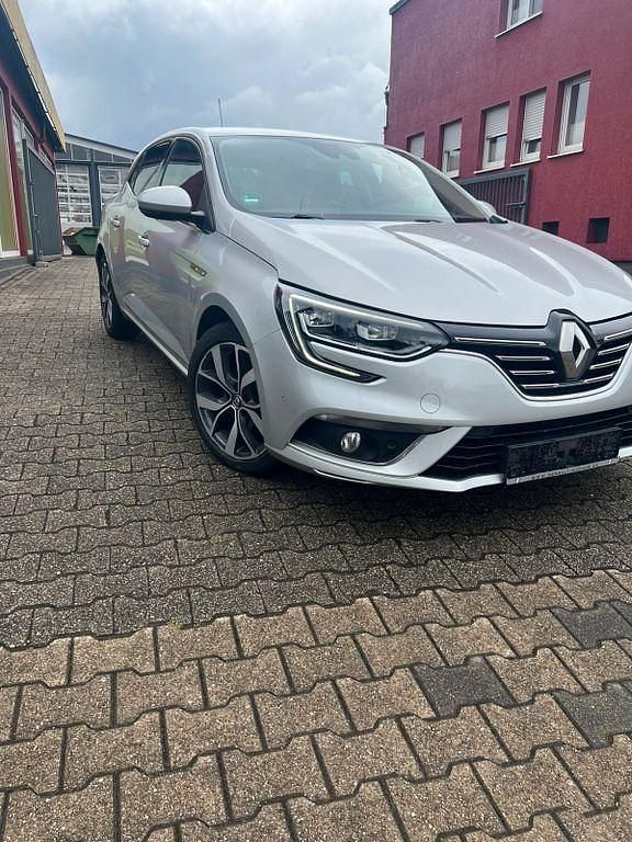 Silber Gebraucht 2017 Renault Mégane IV Bose Edition Limousine | 10.200 € (Fairer Preis) - Bild 1/4
