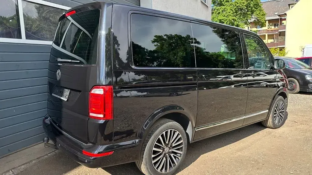 Gebraucht VW Multivan Highline 204 PS (150 kW) 2017 Schwarz Van / Kleinbus