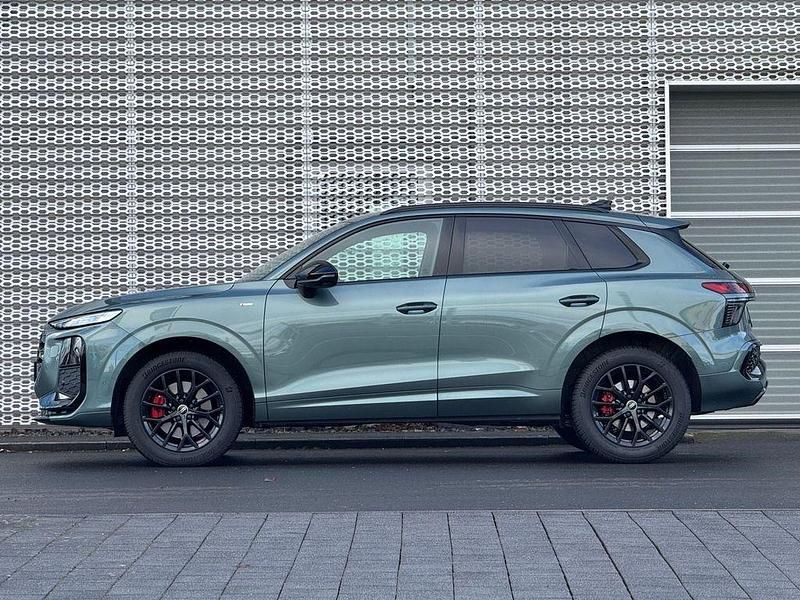 Gebraucht Audi Q3 Ambiente 265 PS (194 kW) 2025 Salbeigrün metallic SUV