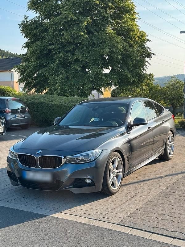Grau Gebraucht 2013 BMW 320 Gran Turismo M Sport Limousine | 12.500 € (Fairer Preis) - Bild 1/4