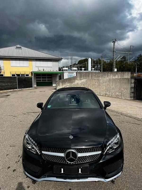 Schwarz Gebraucht 2017 Mercedes C300 Coupé | 29.990 € (Fairer Preis) - Bild 1/4