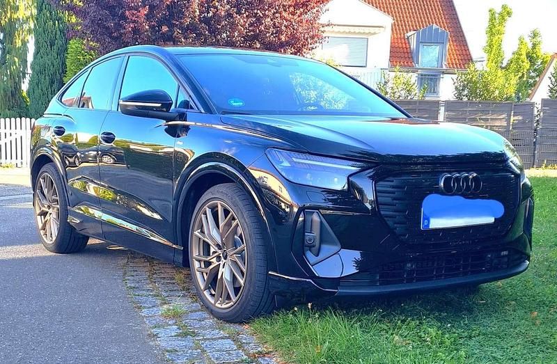 Schwarz Gebraucht 2024 Audi Q4 Sportback e-tron S-Line SUV | 51.990 € (Fairer Preis) - Bild 1/4