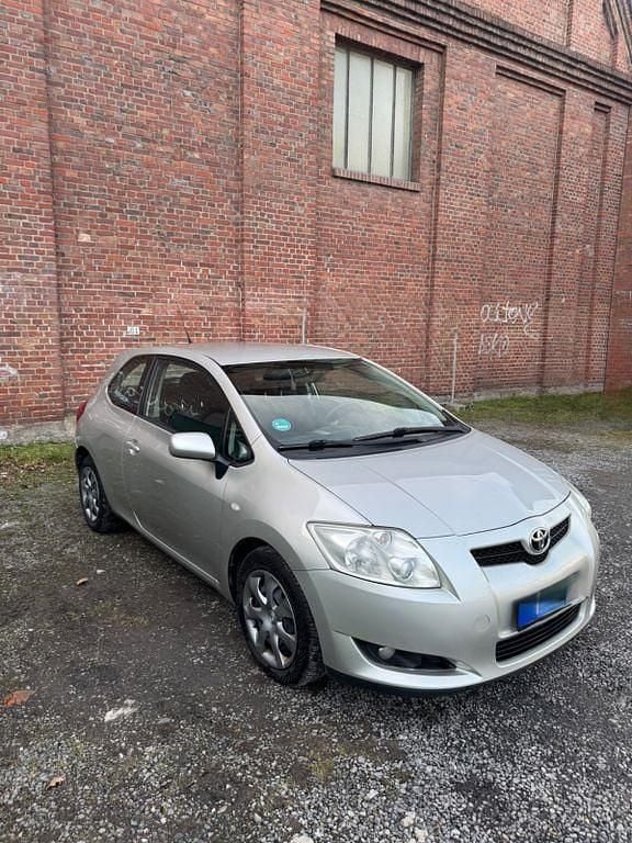 Silber Gebraucht 2007 Toyota Auris Limousine | 4.499 € (Guter Preis) - Bild 1/4