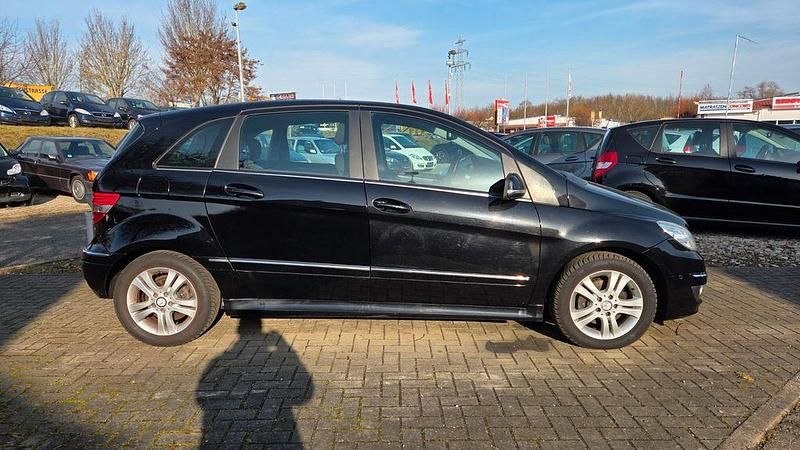 Gebraucht Mercedes B180 109 PS (80 kW) 2011 Schwarz Van / Kleinbus