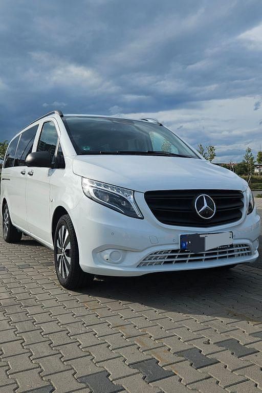Weiß Gebraucht 2021 Mercedes Vito Van / Kleinbus | 41.680 € (Teuer) - Bild 1/4