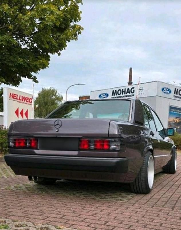 Gebraucht Mercedes 190 122 PS (89 kW) 1990 Limousine