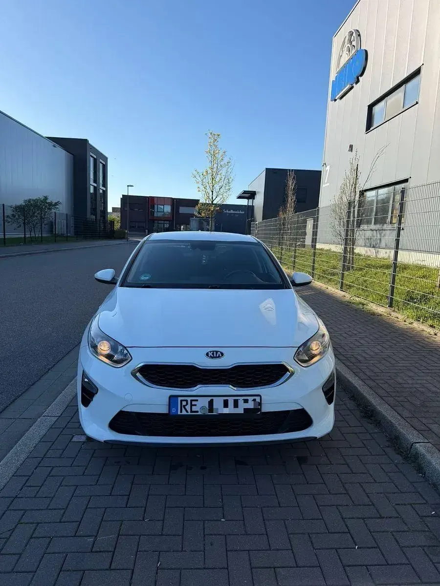 Używany Kia Ceed Edition 7 99 KM (72 kW) 2019 Czarny Hatchback