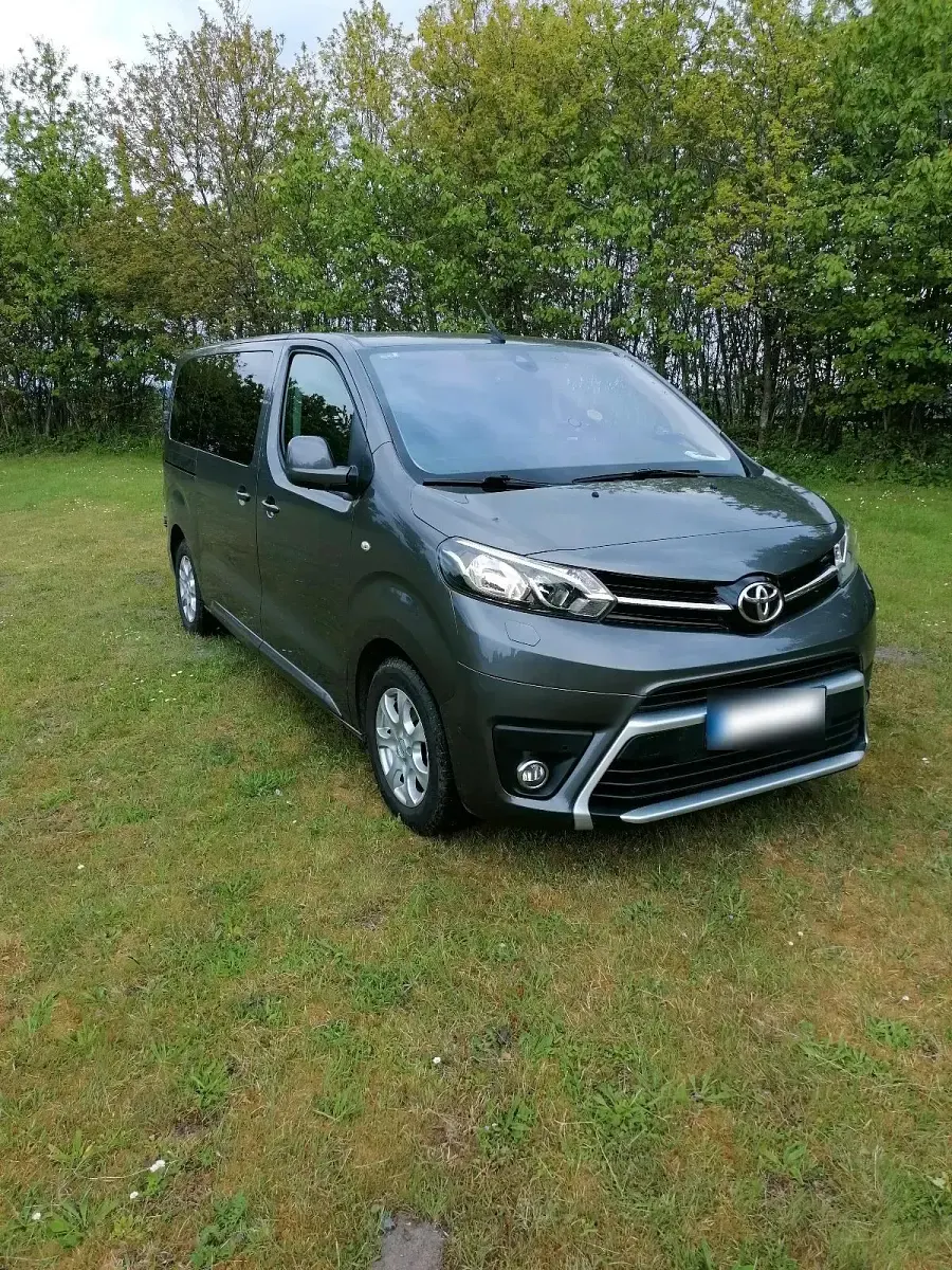 Gebraucht Toyota Proace Verso 116 PS (85 kW) 2017 Grau Kombi