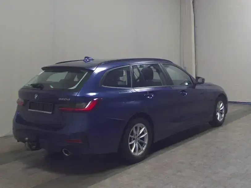 Używany BMW 320 Advantage 190 KM (139 kW) 2021 Niebieski Kombi
