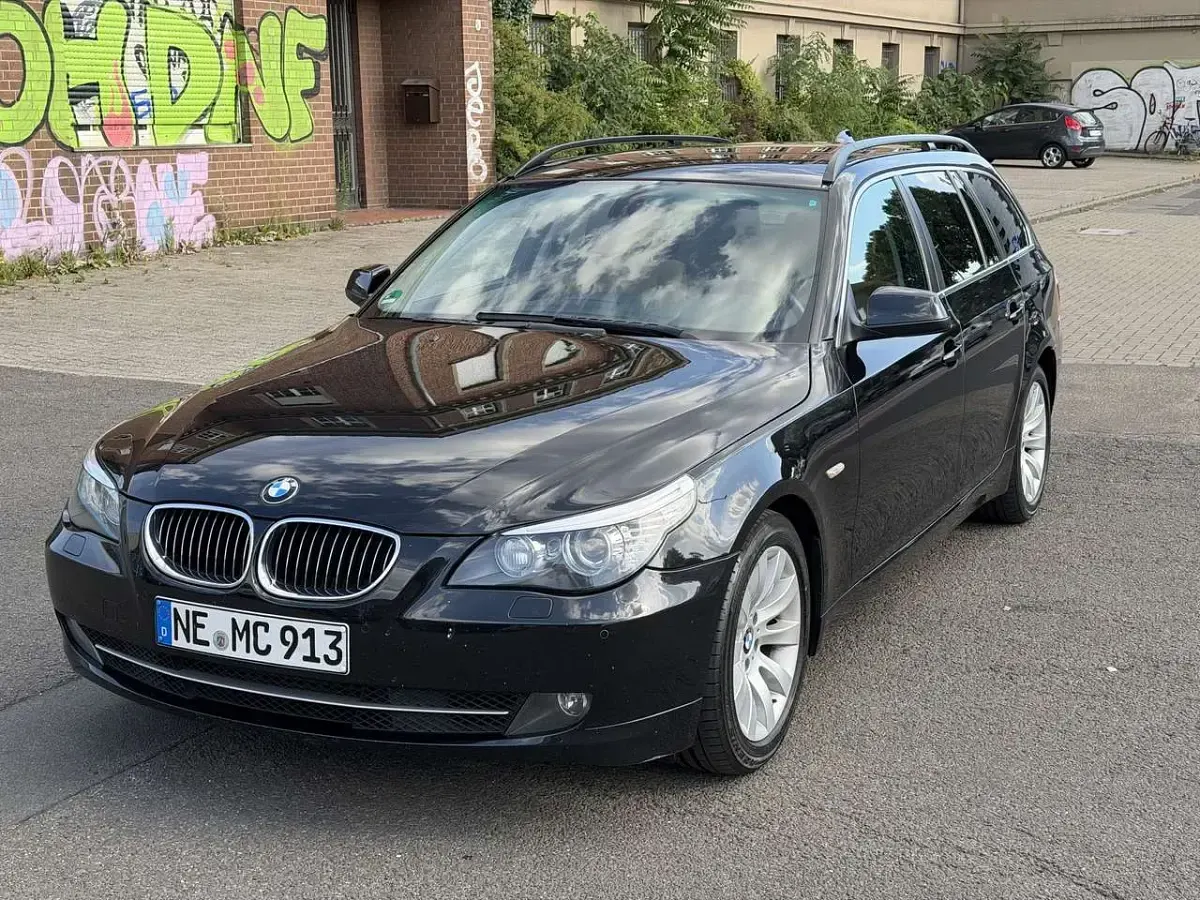 Gebraucht BMW 530 235 PS (172 kW) 2010 Schwarz Kombi