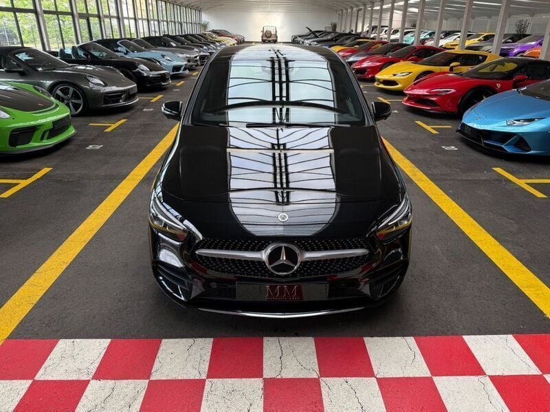 Schwarz Gebraucht 2020 Mercedes B200 AMG line Van / Kleinbus | 27.499 € (Fairer Preis) - Bild 1/4