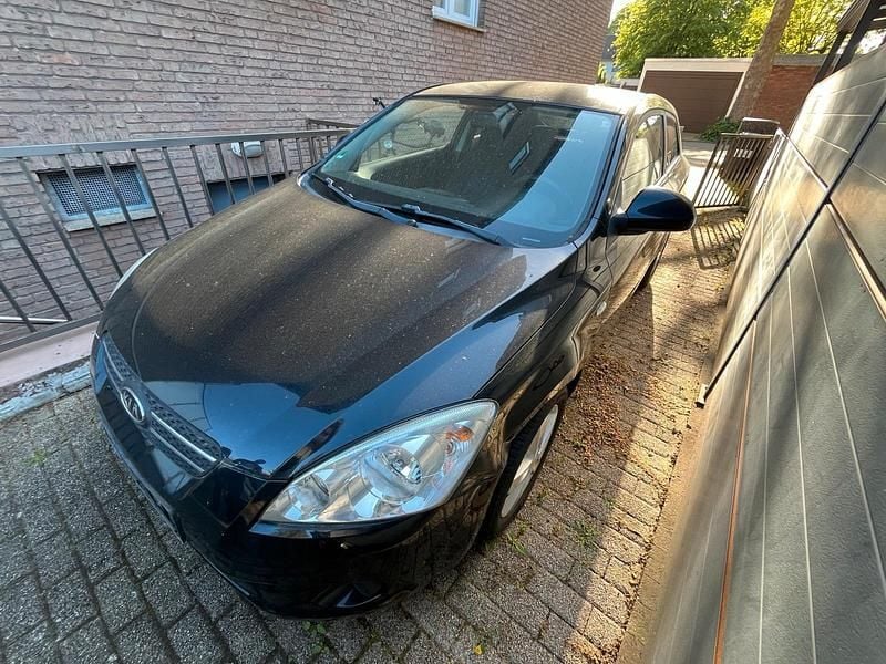 Używany Kia Ceed 126 KM (92 kW) 2009 Czarny Hatchback