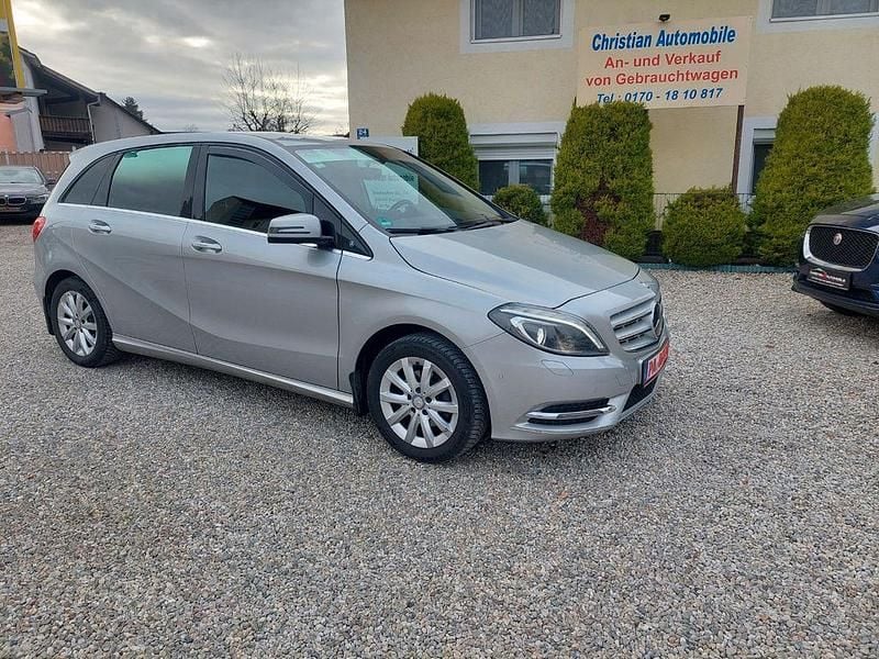 Silber Gebraucht 2013 Mercedes B180 Van / Kleinbus | 5.490 € (Superpreis) - Bild 1/4