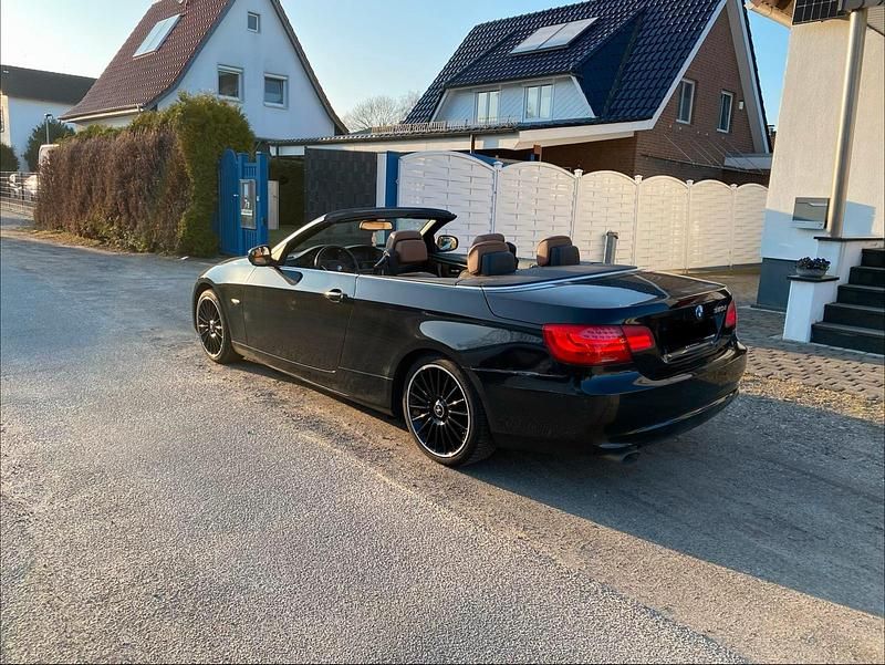Gebraucht BMW 320 Cabriolet 184 PS (135 kW) 2011 Schwarz Cabrio