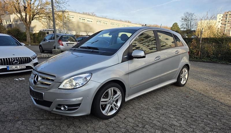 Gebraucht Mercedes B160 95 PS (69 kW) 2009 Silber Van / Kleinbus
