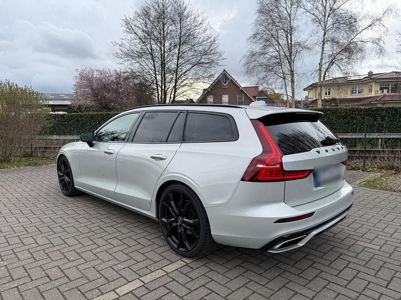 Gebraucht Volvo V60 R-Design 150 PS (110 kW) 2020 Grau Kombi