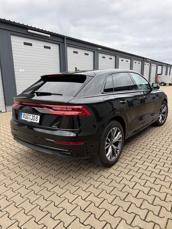 Gebraucht Audi Q8 286 PS (210 kW) 2022 Schwarz SUV