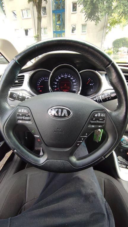 Gebraucht Kia Ceed DREAM-TEAM Edition 99 PS (72 kW) 2016 Schwarz Kleinwagen