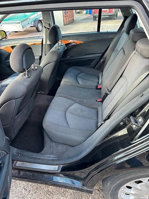 Gebraucht Mercedes E200 163 PS (119 kW) 2005 Schwarz Kombi