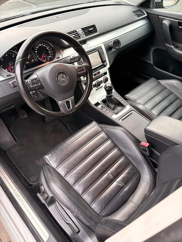 Gebraucht VW Passat Highline 140 PS (102 kW) 2014 Grau Kombi