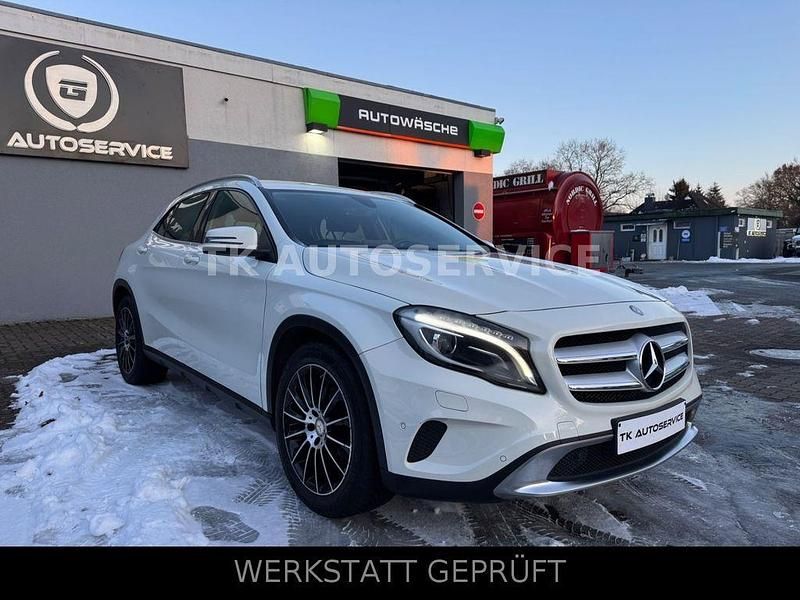 Gebraucht Mercedes GLA180 122 PS (89 kW) 2016 Weiß SUV