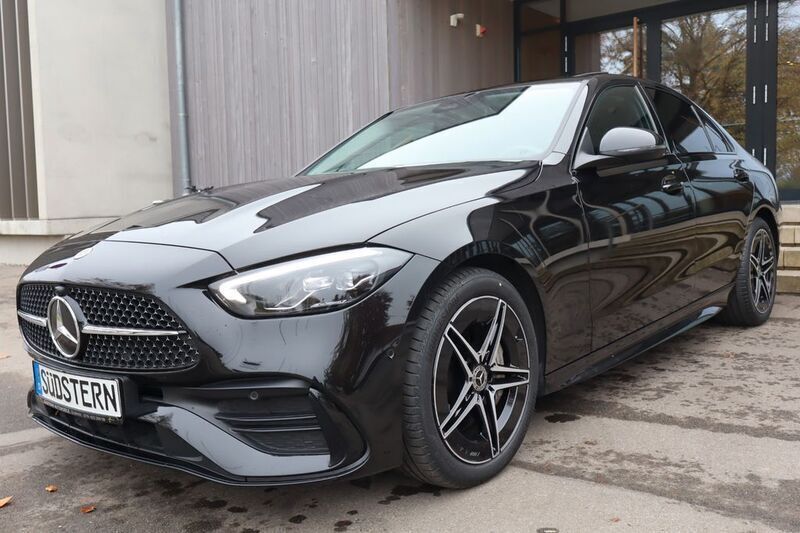 Obsidianschwarz metalliclack Gebraucht 2023 Mercedes C220 AMG line Limousine | 39.990 € (Etwas zu teuer) - Bild 1/4