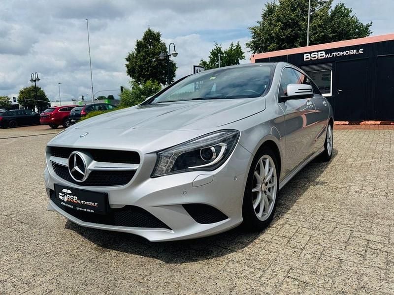 Silber Gebraucht 2015 Mercedes CLA220 Shooting Brake Kombi | 13.999 € (Guter Preis) - Bild 1/4