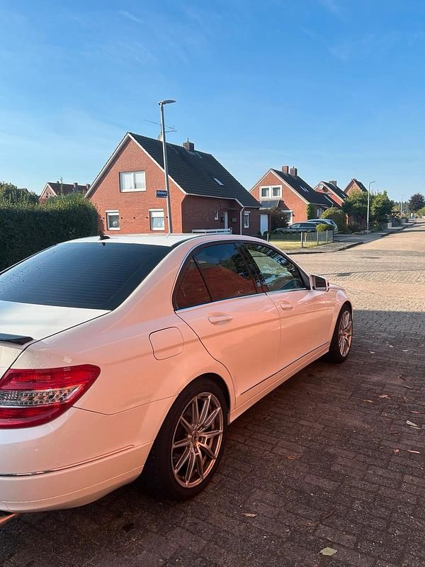 Gebraucht Mercedes C300 231 PS (169 kW) 2010 Weiß Limousine