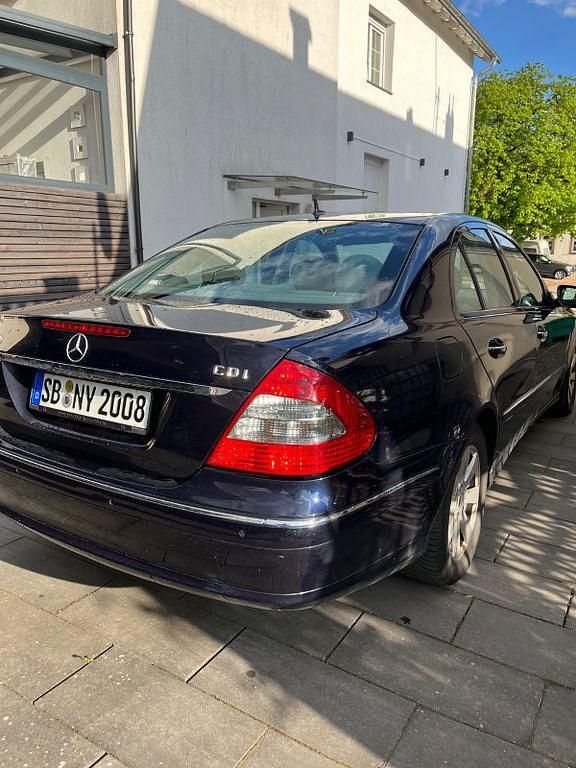 Second-hand Mercedes E280 Elegance 190 CP (139 kW) 2006 Albastru Berlinǎ