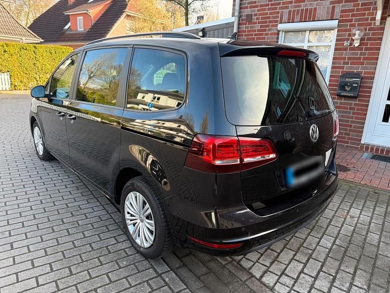 Second-hand VW Sharan 150 CP (110 kW) 2015 Negru Monovolum
