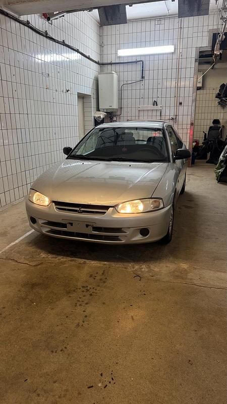 Silber Gebraucht 2002 Mitsubishi Colt Kleinwagen | 1.800 € - Bild 1/4