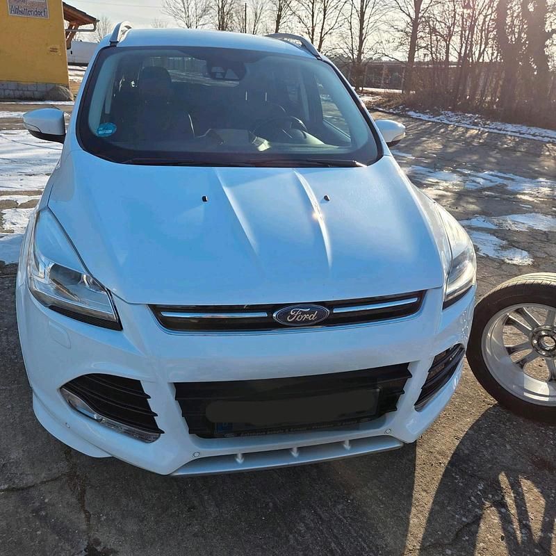 Gebraucht Ford Kuga 150 PS (110 kW) 2016 Weiß SUV