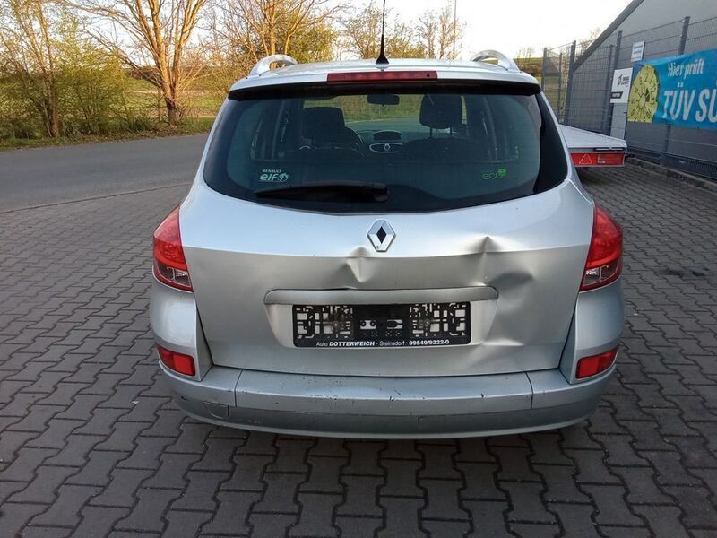 Gebraucht Renault Clio II Dynamique 101 PS (74 kW) 2010 Silber Limousine