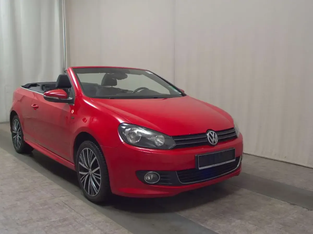 Używany VW Golf Allstar 125 KM (91 kW) 2017 Czerwony Kabriolet