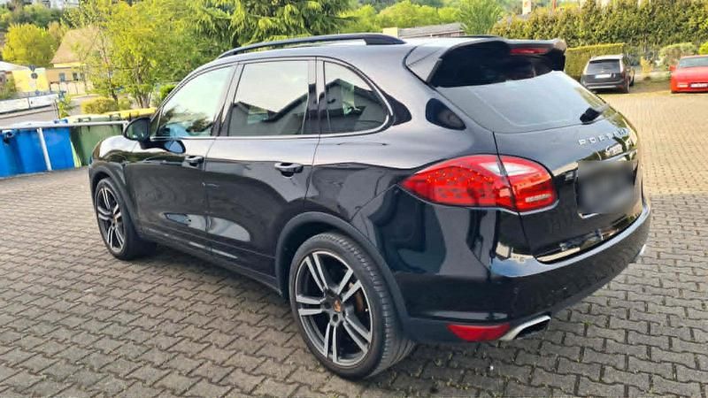 Second-hand Porsche Cayenne 300 CP (220 kW) 2013 Negru SUV