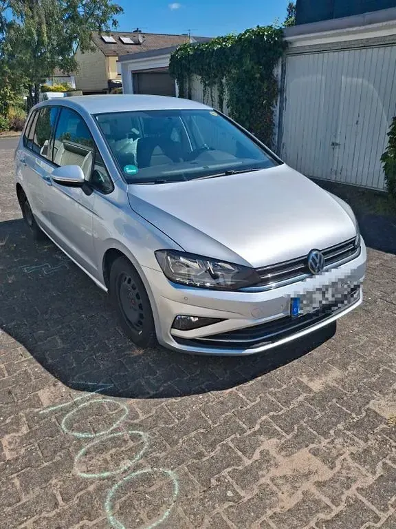 Gebraucht VW Golf Sportsvan 110 PS (80 kW) 2018 Silber Van / Kleinbus