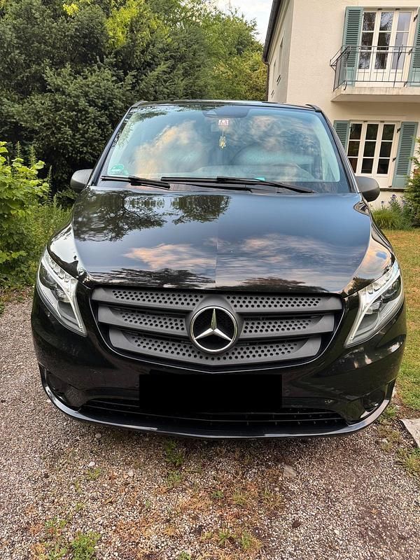 Schwarz Gebraucht 2015 Mercedes Vito Van / Kleinbus | 19.500 € - Bild 1/4